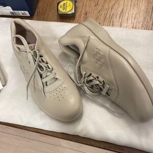 SAS CREAM COLORED SNEAKERS.  NEW